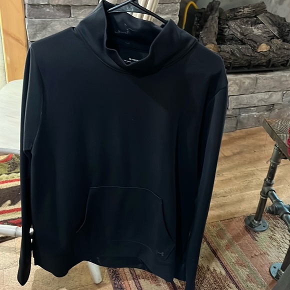 Under Armour sweatshirt
Coldgear XL
Black with a touch of metallic - Picture 1 of 3